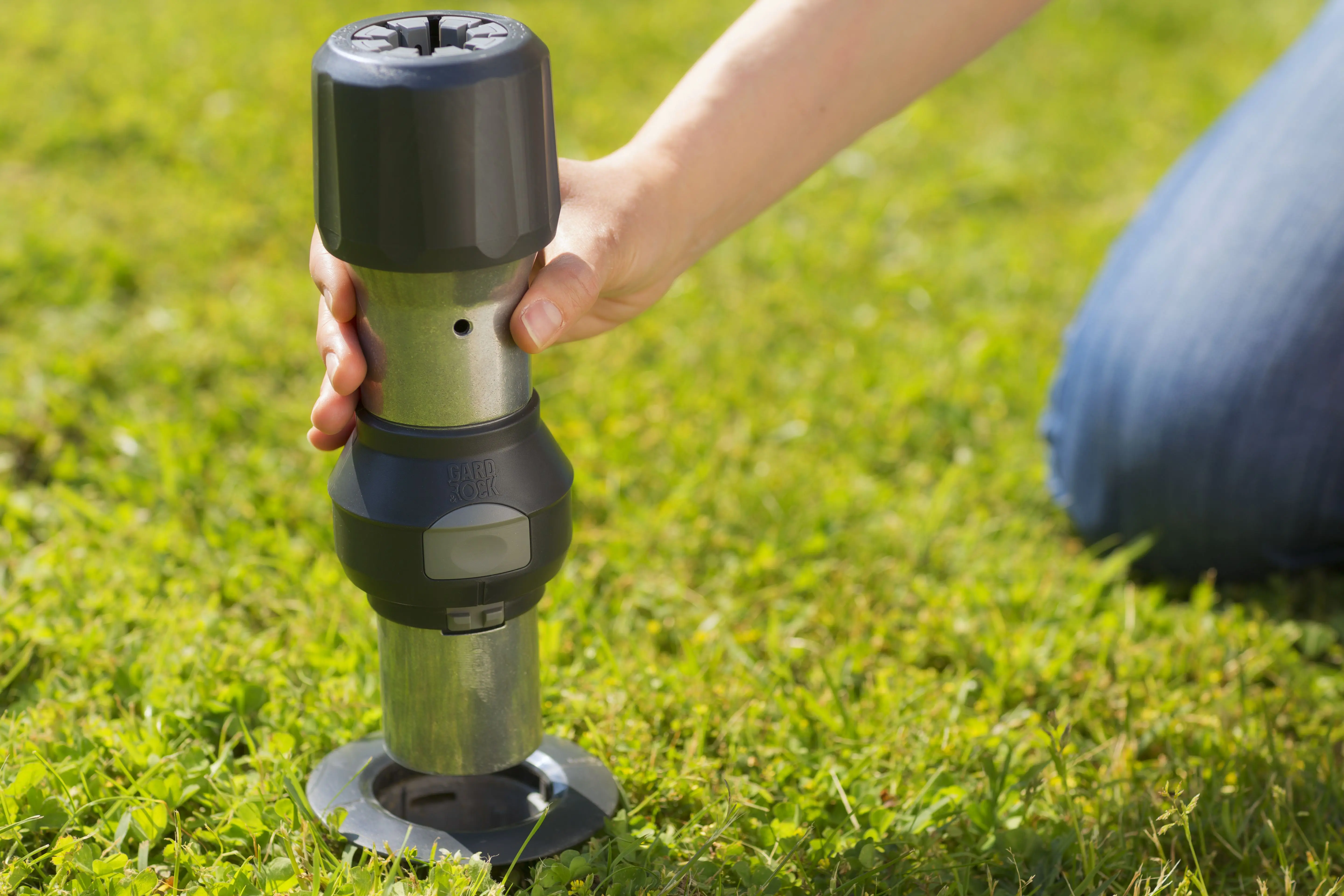 Base per ombrellone fissata con un semplice clic nella base di ancoraggio