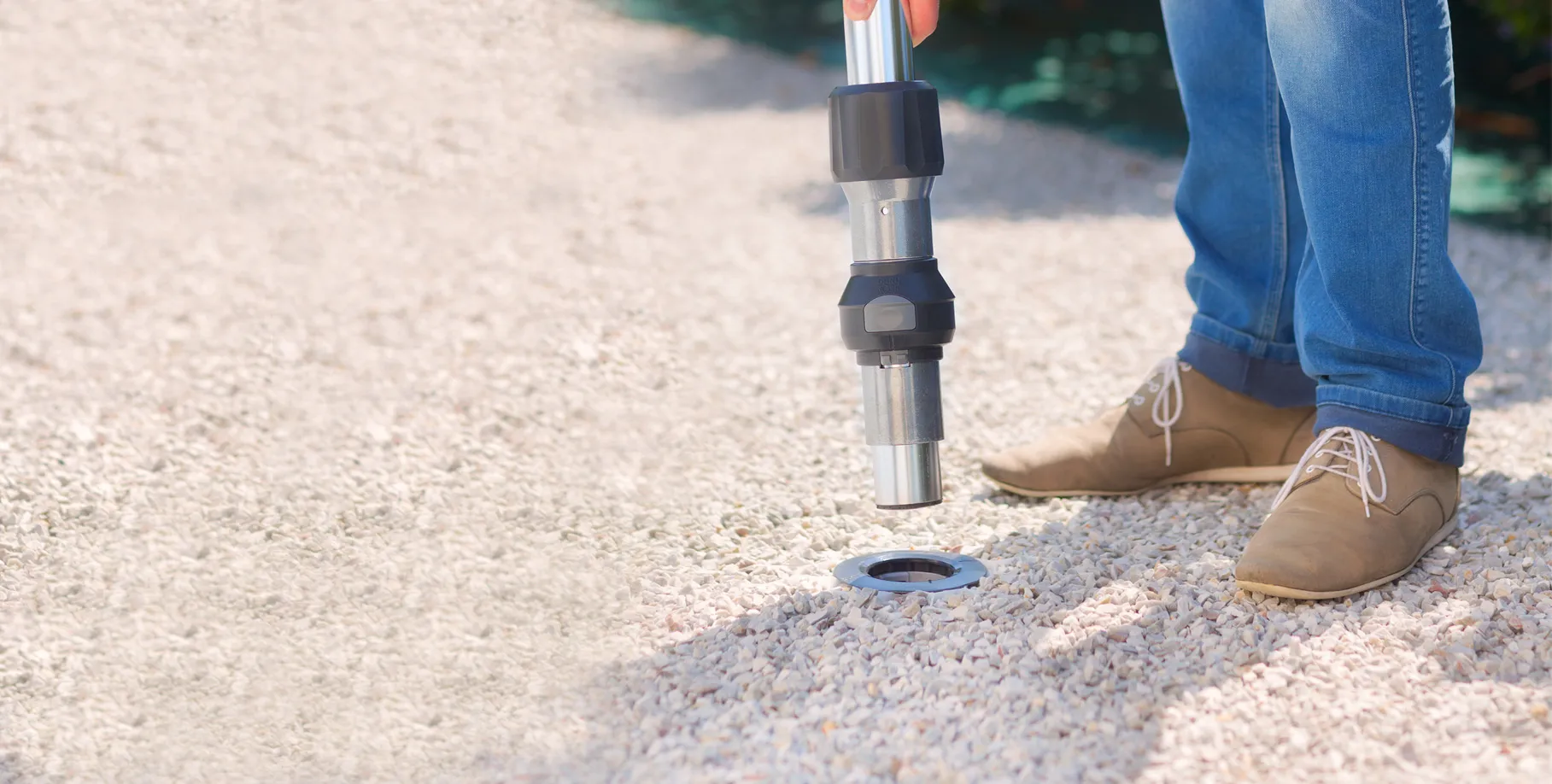 base di ancoraggio a filo terra con piede per ombrellone a incastro, installazione stabile e discreta