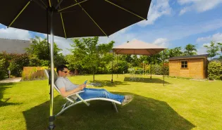 Come creare ombra in giardino: 5 soluzioni efficaci e durature