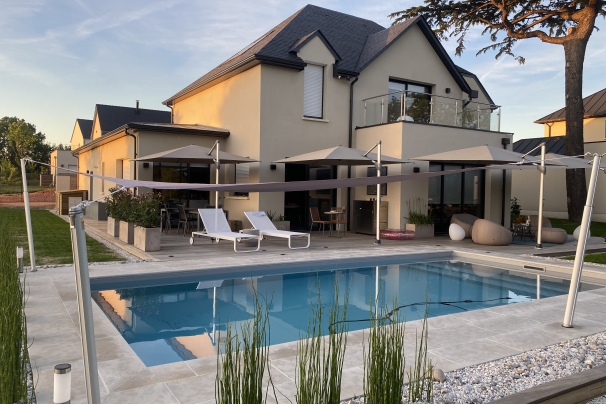 Mât voile d'ombrage sur terrasse bois