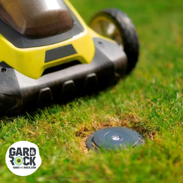 Base di ancoraggio a filo del suolo, nessun ostacolo per il passaggio del tosaerba