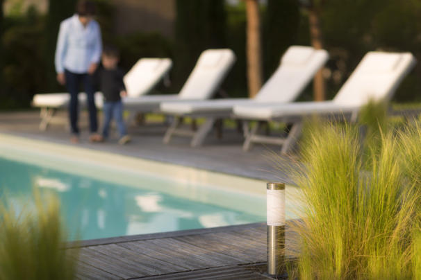 Eclairage piscine sans branchement électrique