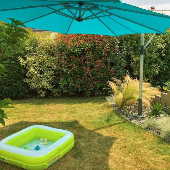 Installazione ombrellone deportato sulla piscina baby Gard & rock