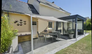 Come installare una vela ombreggiante in giardino: guida semplice ed efficace