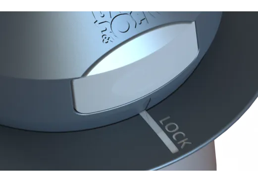 dettaglio del sistema lock che consente di ruotare un ombrellone inclinato senza allentare, regolazione fluida e sicura