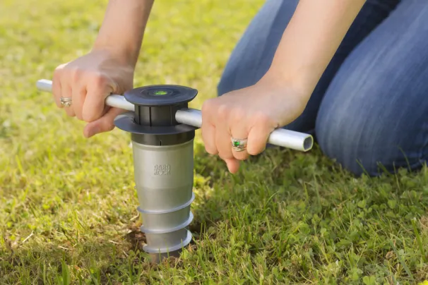 Base d'ancrage à visser ou à sceller