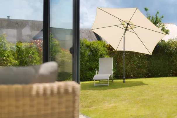 Fixation parasol sur pelouse