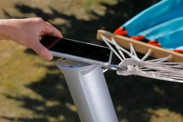 support téléphone portable sur poteau hamac
