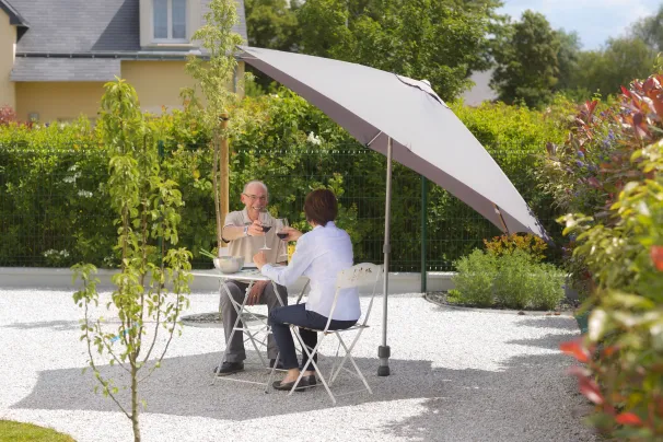 Fixation parasol par clipsage au sol
